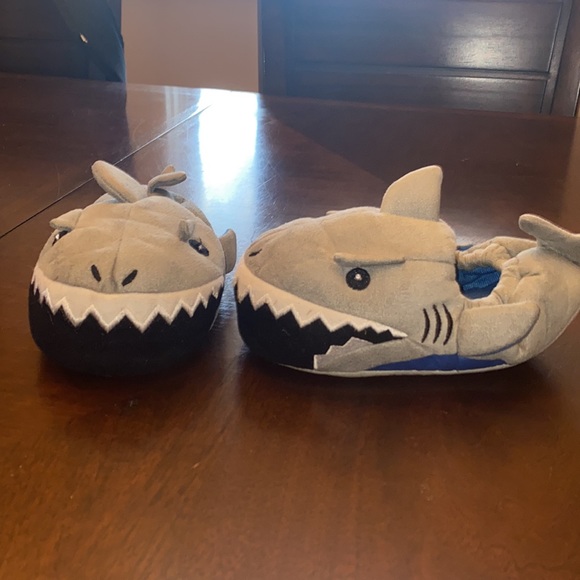 🍾CLOSET CLEAN OUT ACCEPTING ALL REASONABLE OFFERS🍾 - Picture 5 of 10